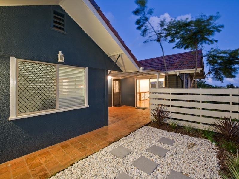 15 Bearsden Avenue, Newmarket QLD 4051