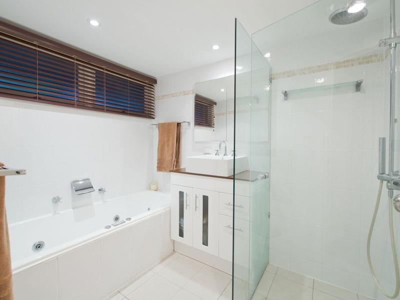 15 Bearsden Avenue, Newmarket QLD 4051