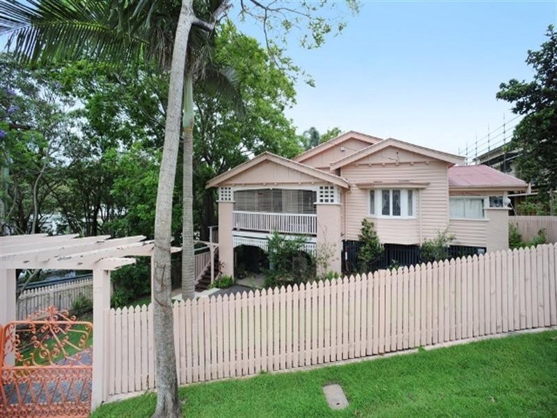 17 Czar Street, Hamilton QLD 4007