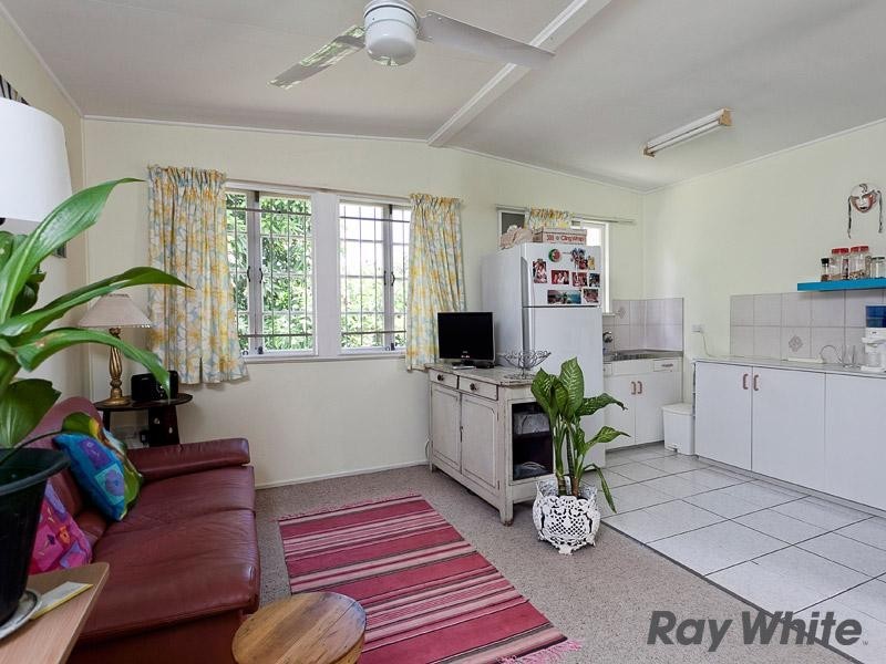 18 White Street, Wavell Heights QLD 4012