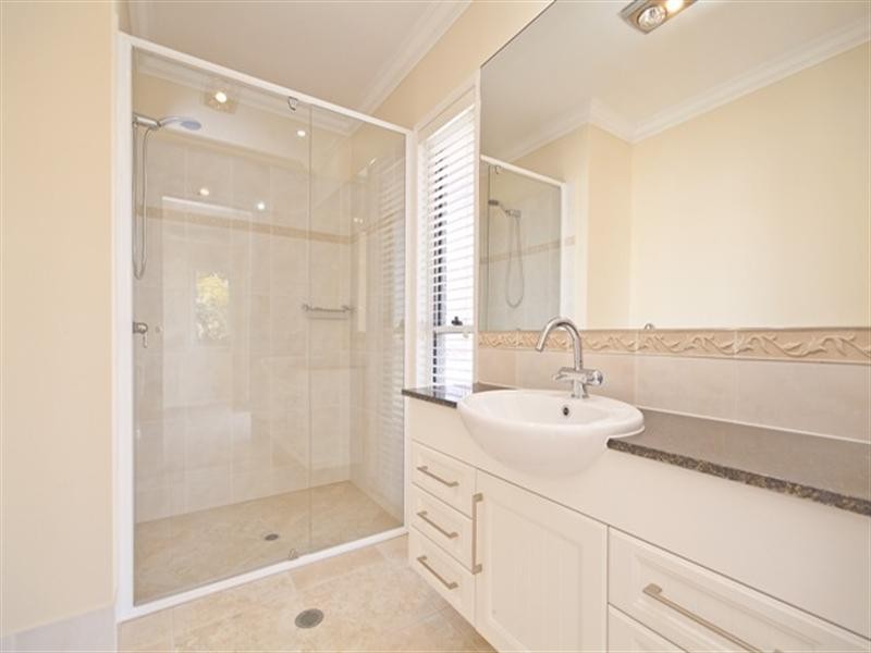 68 Winchester Street, Hamilton QLD 4007