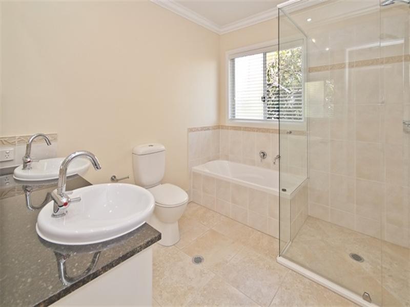 68 Winchester Street, Hamilton QLD 4007