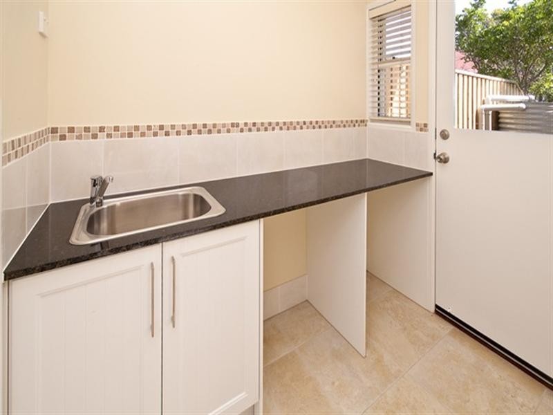 68 Winchester Street, Hamilton QLD 4007