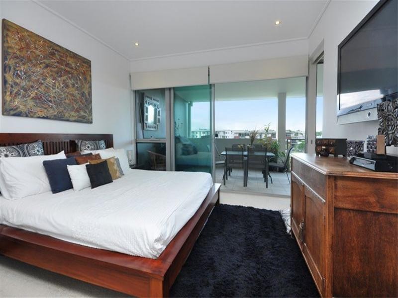 233/16 Waterline Crescent, Bulimba QLD 4171