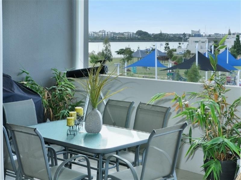 233/16 Waterline Crescent, Bulimba QLD 4171