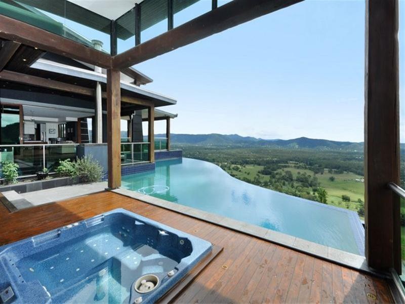 948 Mt Nebo Road, Jollys Lookout QLD 4520