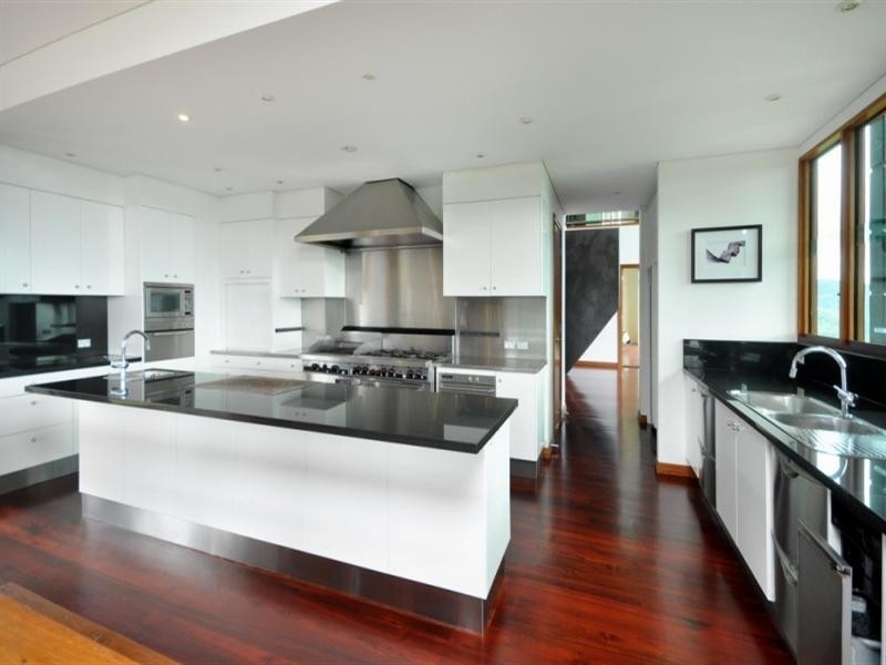 948 Mt Nebo Road, Jollys Lookout QLD 4520