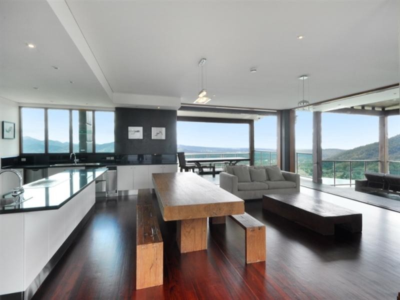 948 Mt Nebo Road, Jollys Lookout QLD 4520