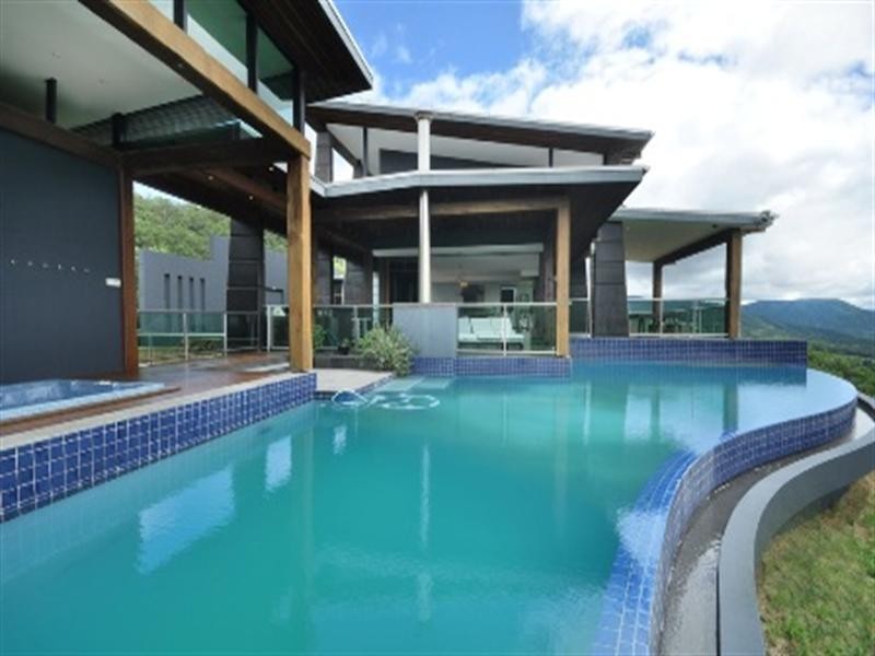 948 Mt Nebo Road, Jollys Lookout QLD 4520