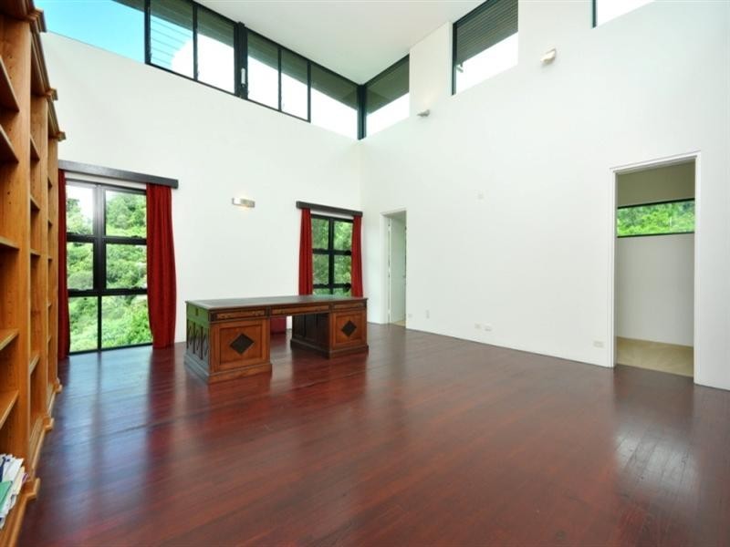 948 Mt Nebo Road, Jollys Lookout QLD 4520