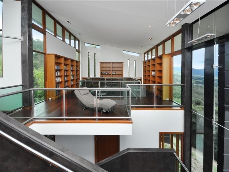 948 Mt Nebo Road, Jollys Lookout QLD 4520