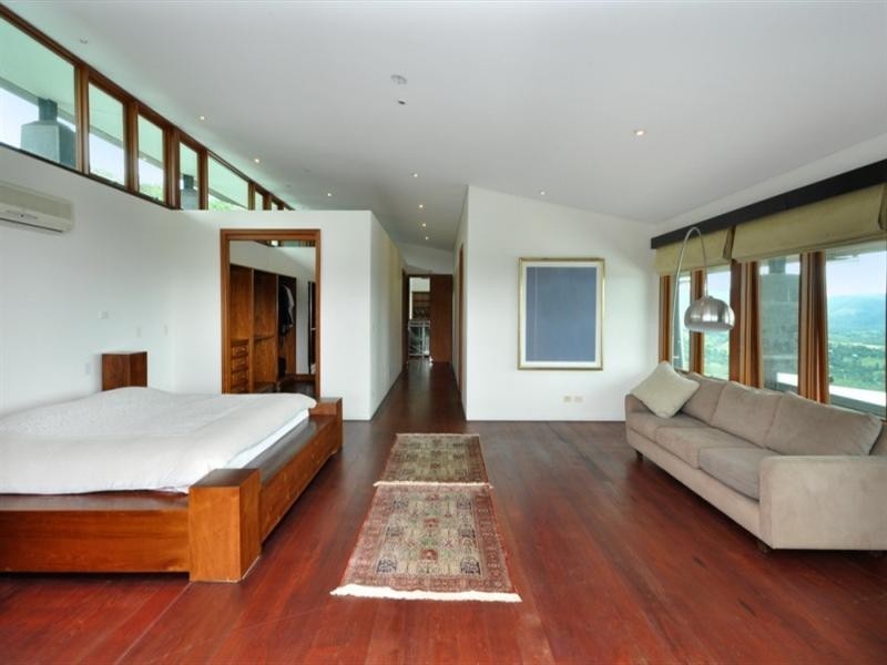 948 Mt Nebo Road, Jollys Lookout QLD 4520