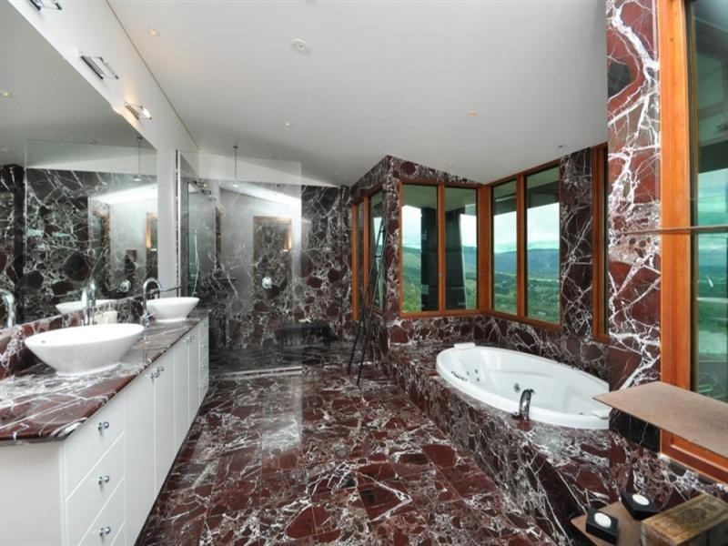 948 Mt Nebo Road, Jollys Lookout QLD 4520