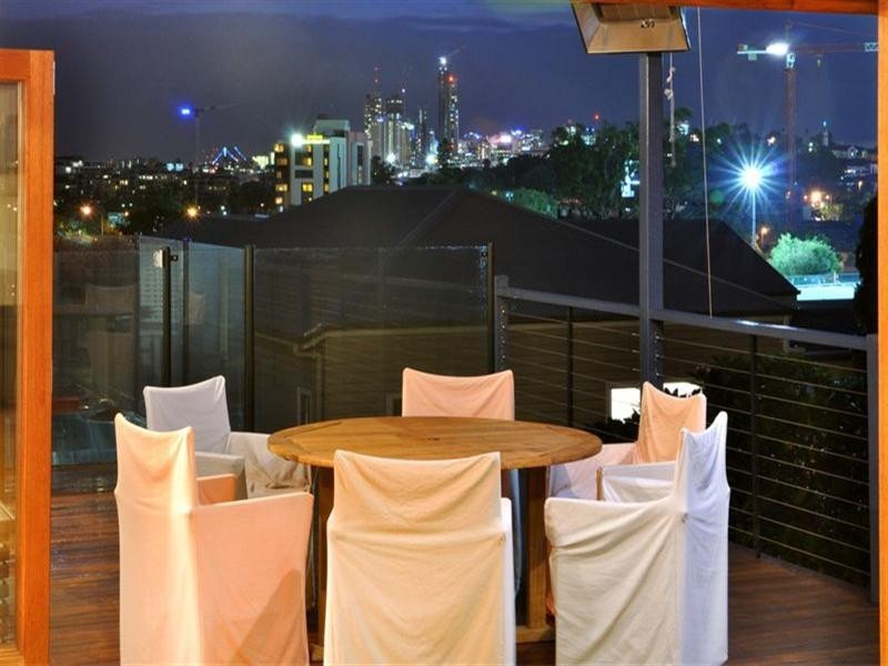 17 Atkinson Street, Hamilton QLD 4007