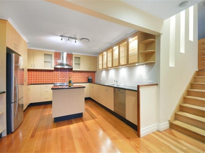 17 Atkinson Street, Hamilton QLD 4007