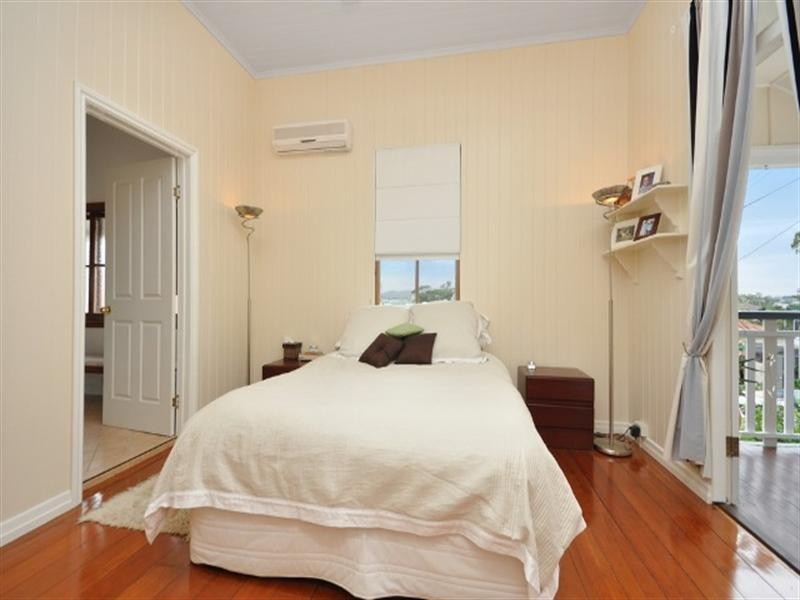 27 ATKINSON Street, Hamilton QLD 4007