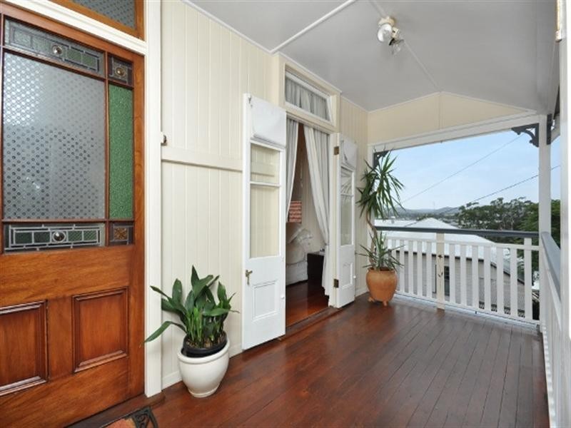 27 ATKINSON Street, Hamilton QLD 4007