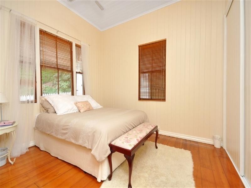 27 ATKINSON Street, Hamilton QLD 4007