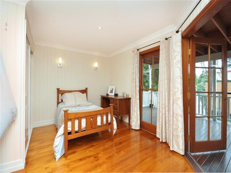 27 ATKINSON Street, Hamilton QLD 4007