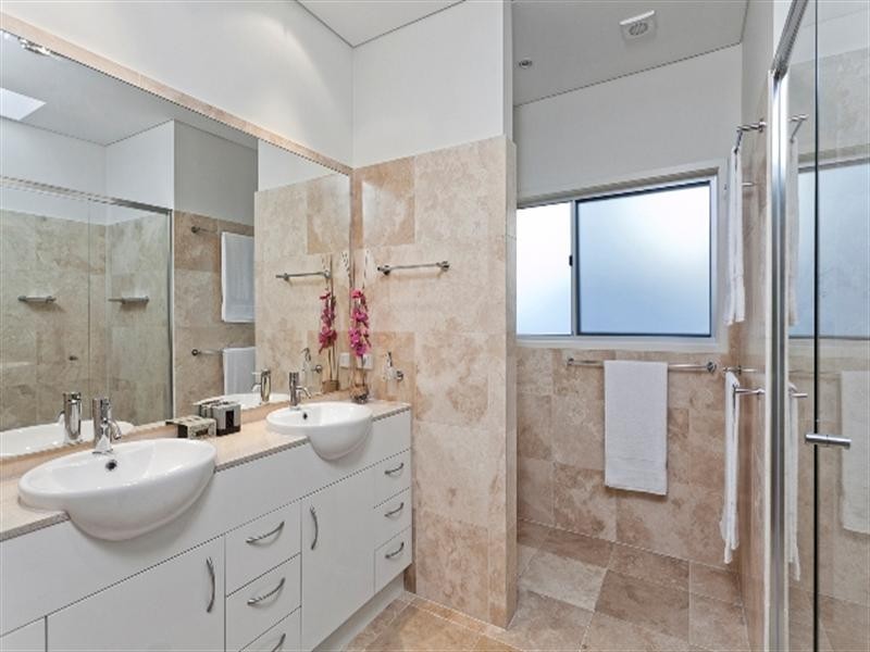 46 Tenth Avenue, Windsor QLD 4030