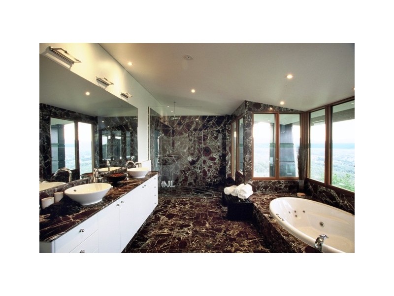 948 Mt Nebo Road, Jollys Lookout QLD 4520