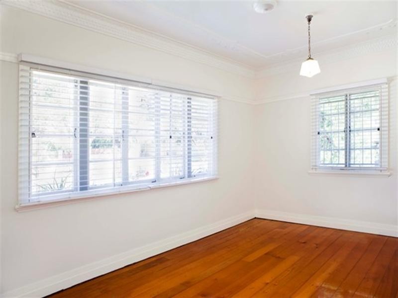 8 Brook Street, Hendra QLD 4011