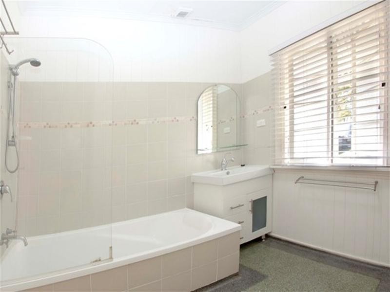 8 Brook Street, Hendra QLD 4011