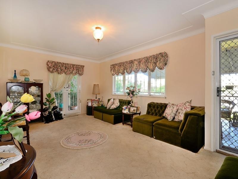 33 Jarvis Street, Stafford Heights QLD 4053