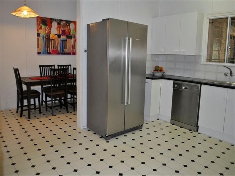 10 Meredith Street, Banyo QLD 4014