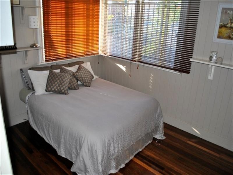 10 Meredith Street, Banyo QLD 4014