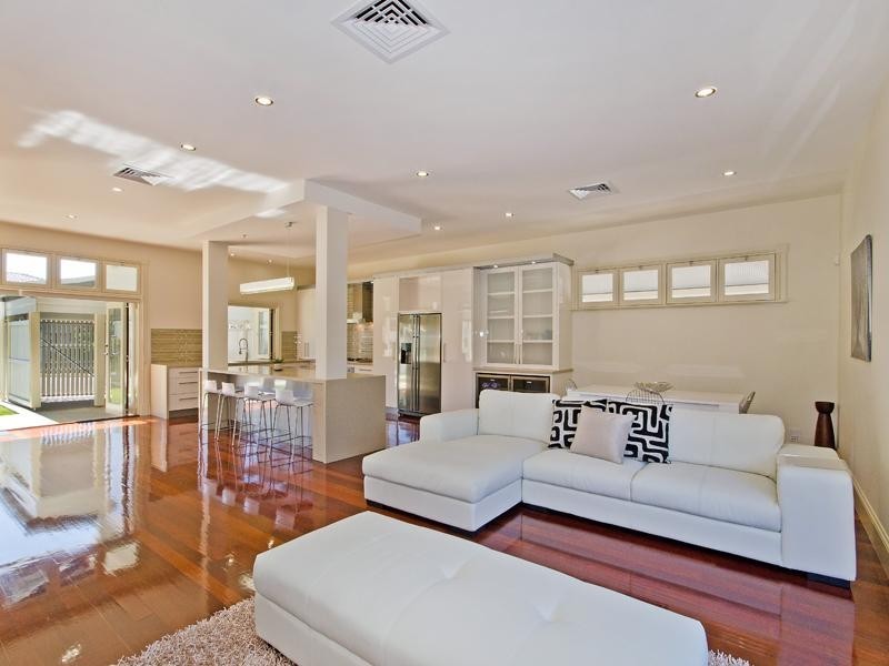 125 Windermere Road, Hamilton QLD 4007