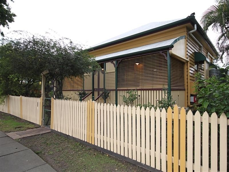 122 Allen Street (Corner Nudgee Road), Hamilton QLD 4007