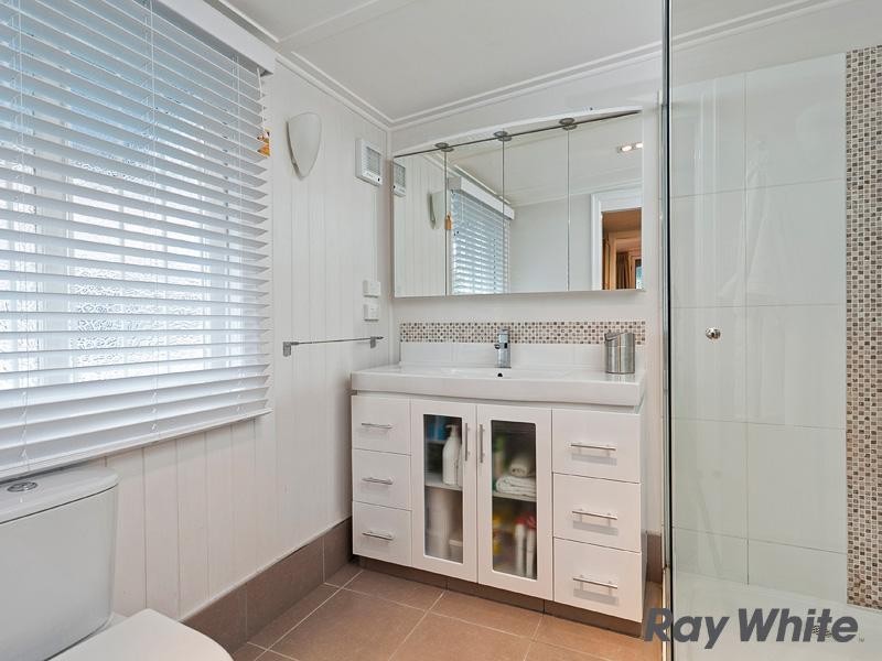 18 Aberdeen Terrace, Gordon Park QLD 4031