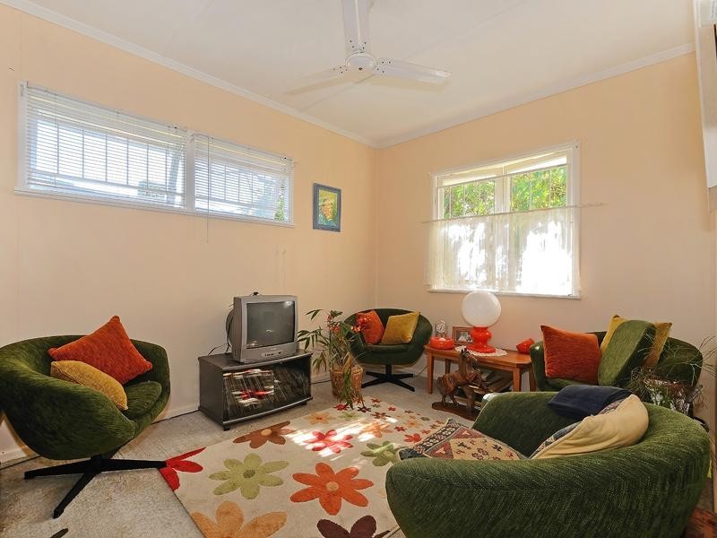 33 Jarvis Street, Stafford Heights QLD 4053