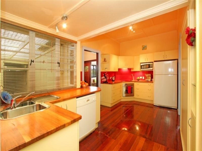 8 Bowd Parade, Wavell Heights QLD 4012