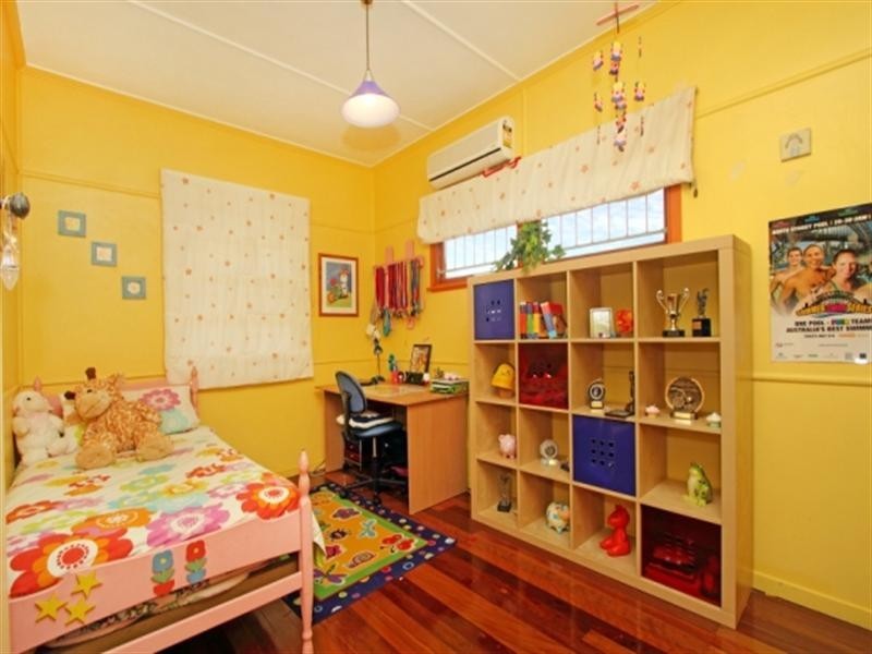 8 Bowd Parade, Wavell Heights QLD 4012