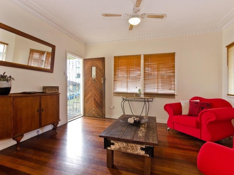 11 Wooloowin Avenue, Wooloowin QLD 4030