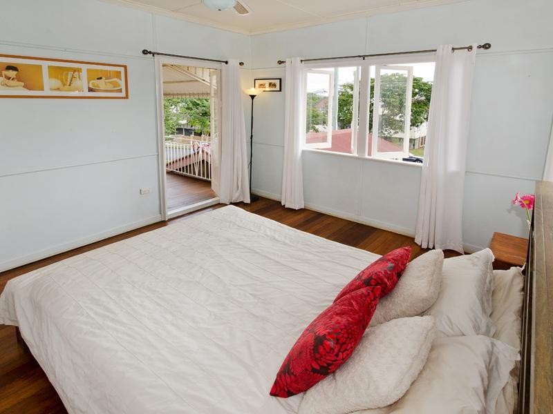 11 Wooloowin Avenue, Wooloowin QLD 4030