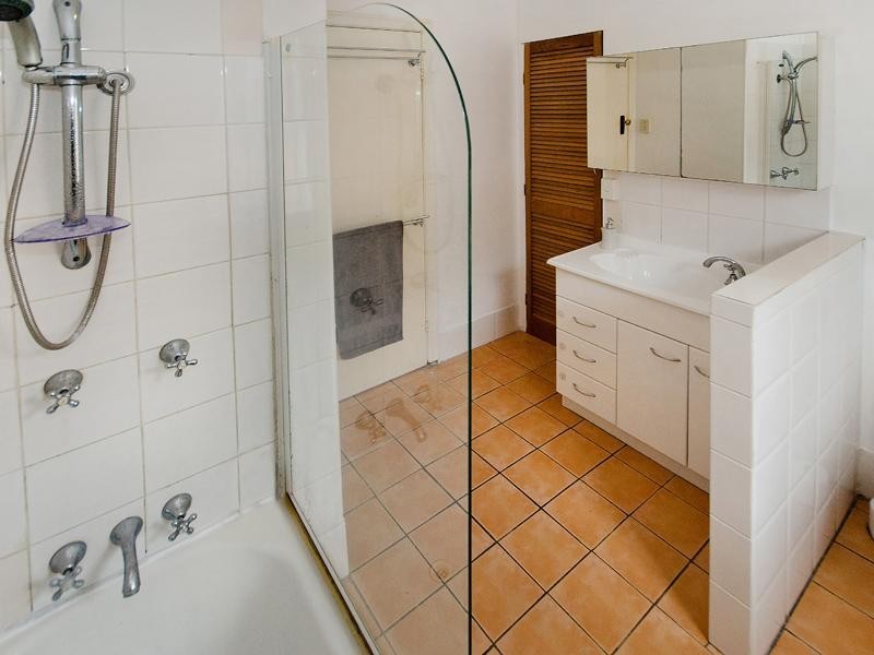 11 Wooloowin Avenue, Wooloowin QLD 4030