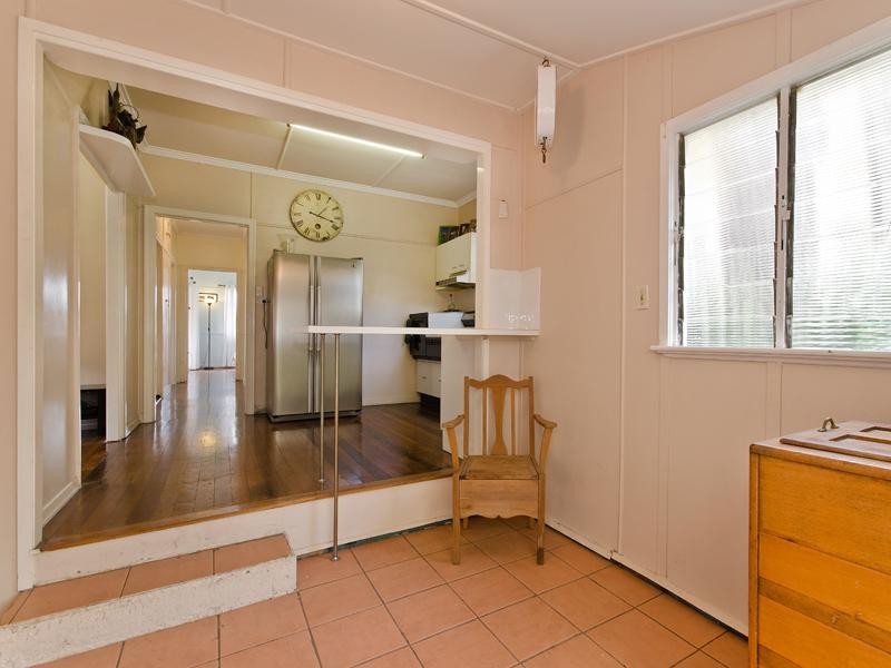 11 Wooloowin Avenue, Wooloowin QLD 4030