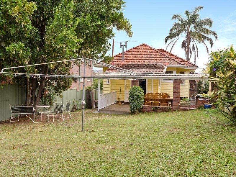 11 Wooloowin Avenue, Wooloowin QLD 4030