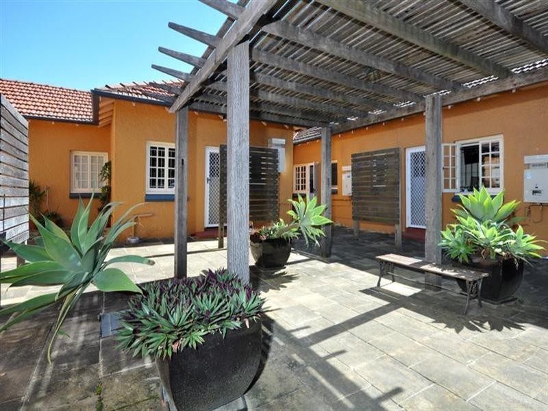 2/23 York Street, Hamilton QLD 4007