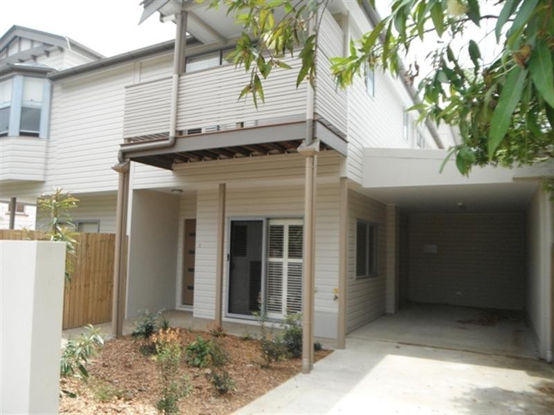 2/20 Balowrie Street, Hamilton QLD 4007