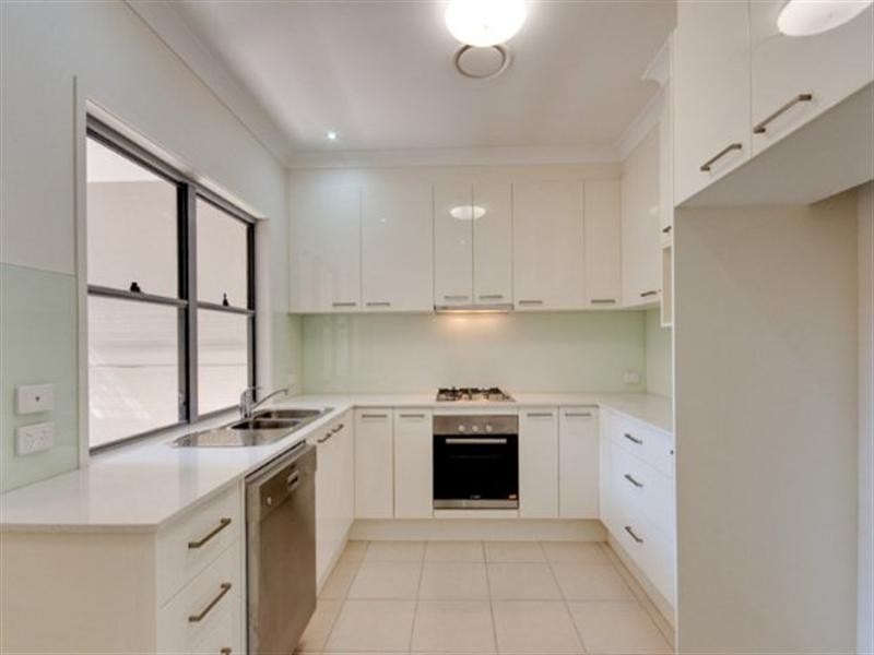 2/20 Balowrie Street, Hamilton QLD 4007