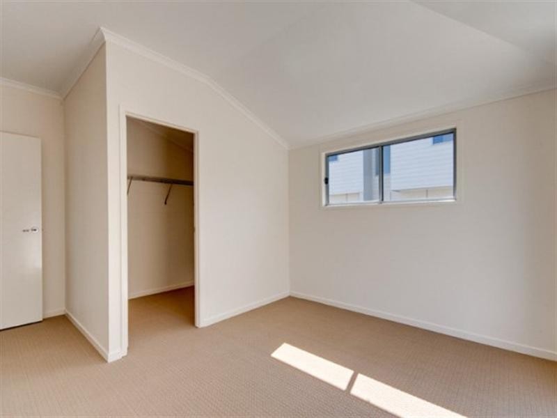 2/20 Balowrie Street, Hamilton QLD 4007