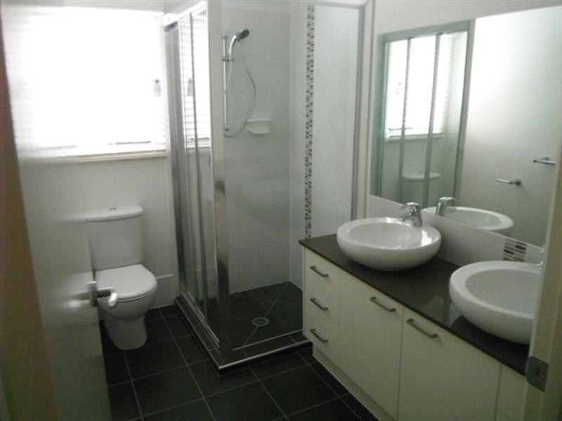 2/20 Balowrie Street, Hamilton QLD 4007