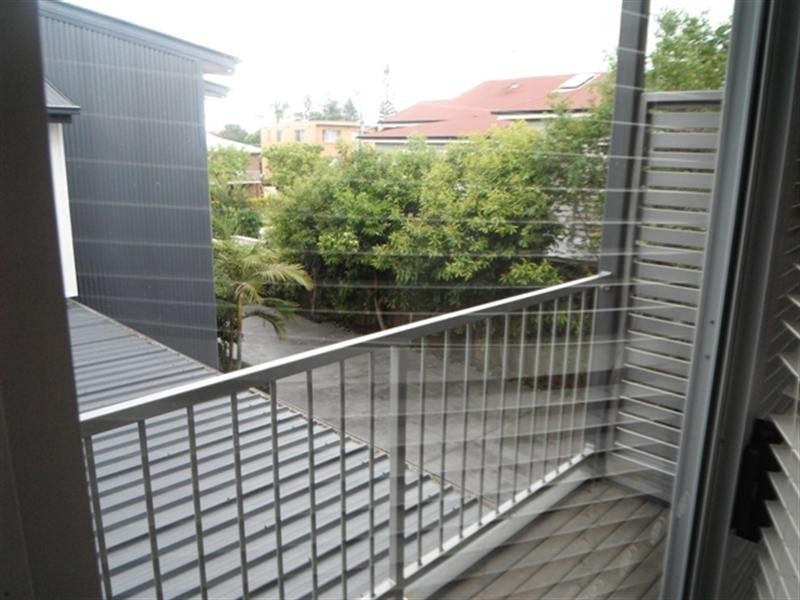 2/20 Kent Street, Hamilton QLD 4007