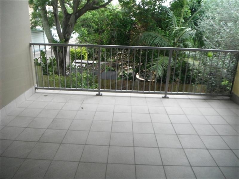 2/20 Kent Street, Hamilton QLD 4007