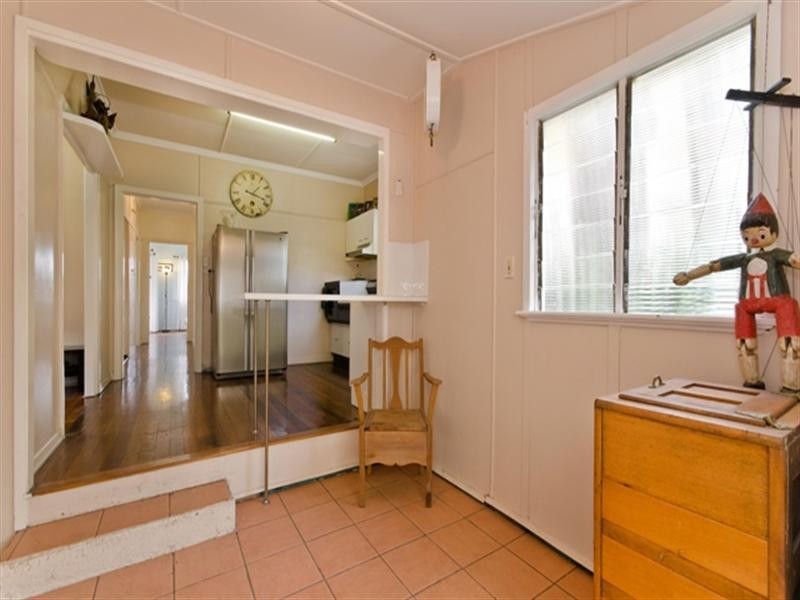 11 Wooloowin Avenue, Wooloowin QLD 4030