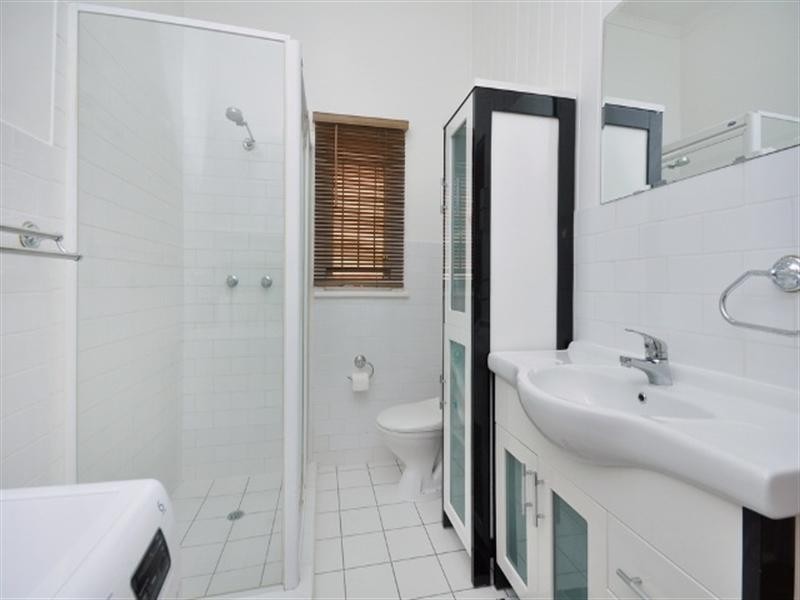 2/23 York Street, Hamilton QLD 4007